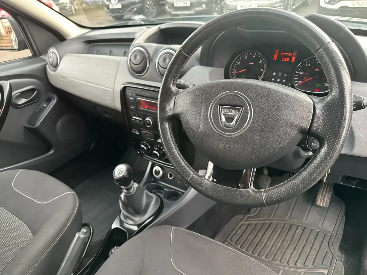 Usado Dacia Duster Lauréate 110 HP (80 kW) 2014 Cinzento SUV
