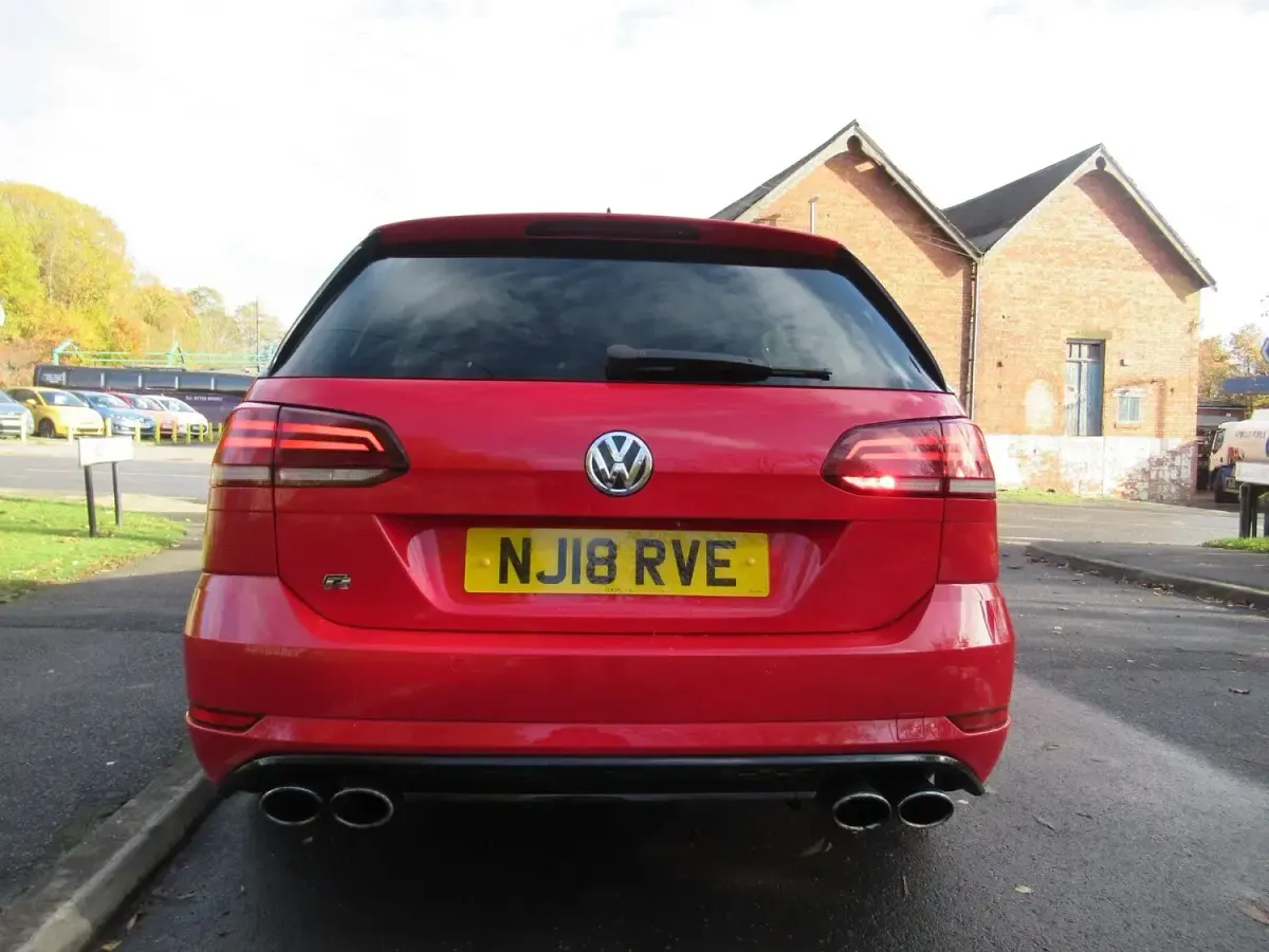 Used VW Golf VII R 310 HP (228 kW) 2018 Red Estate