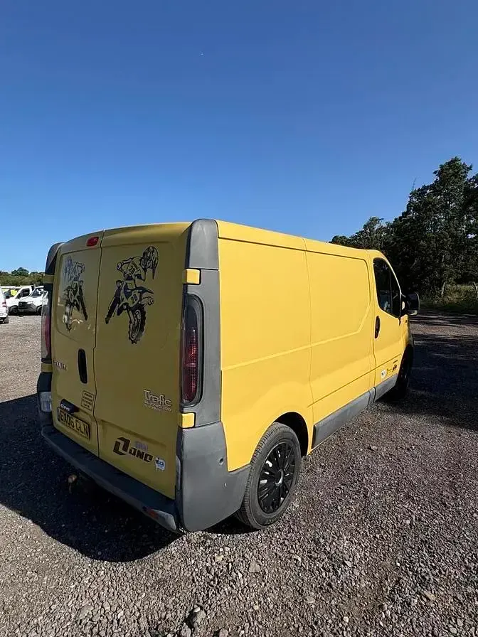 Used Renault Trafic 2006 Yellow MPV