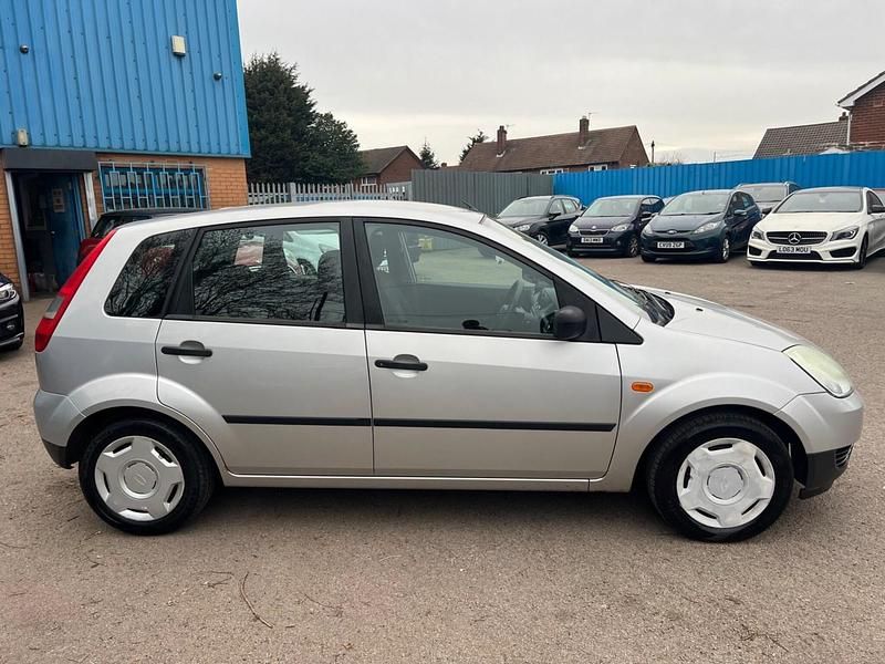 Used Ford Fiesta Studio 75 HP (55 kW) 2005 Silver Hatchback