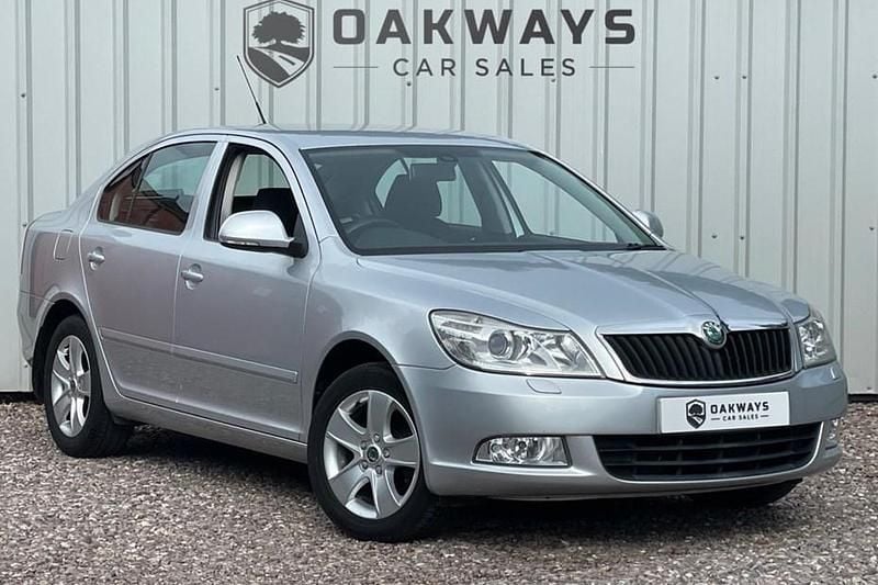 Silver Used 2009 Skoda Octavia Elegance Hatchback | £2,495 (Good price) - Image 1/1