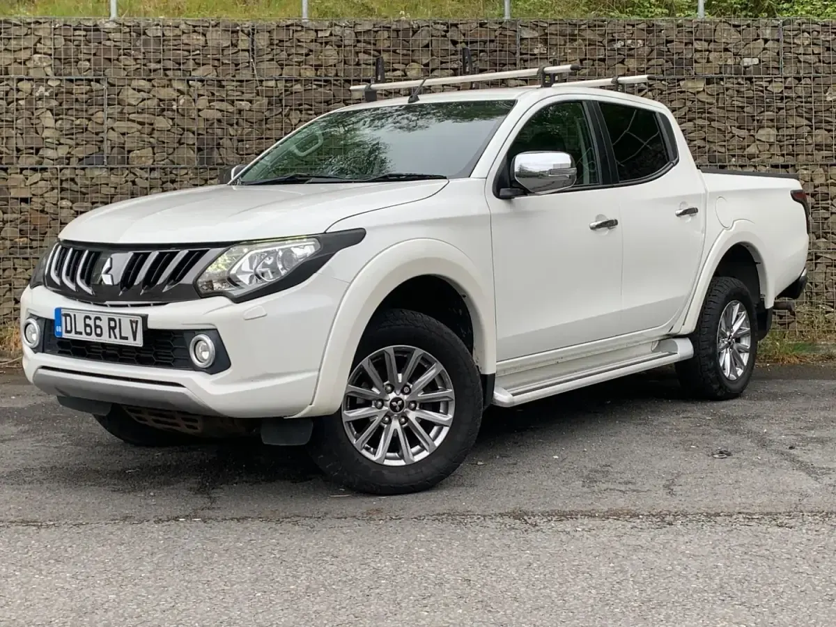 Used Mitsubishi L200 Warrior 181 HP (133 kW) 2016 White Pickup