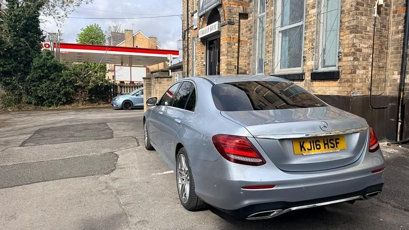 Begagnad Mercedes E220 AMG line 2016 Silver Sedan