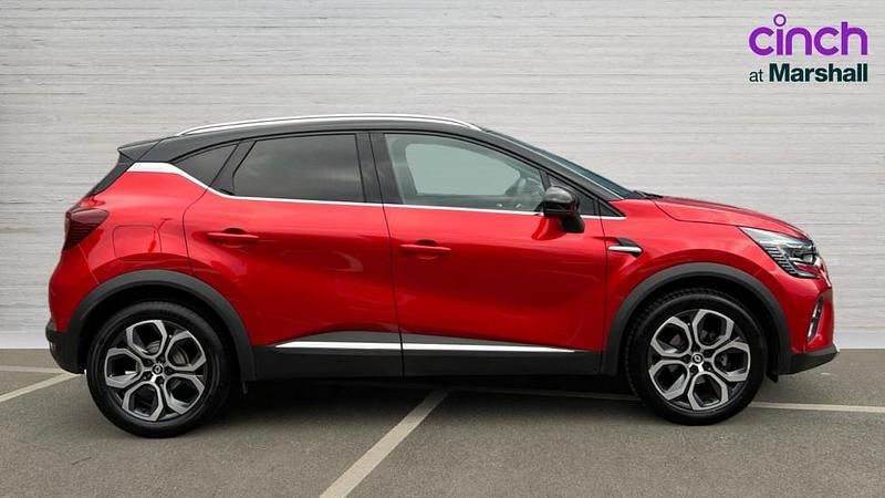 Used Renault Captur SE 91 HP (66 kW) 2022 Red / black SUV