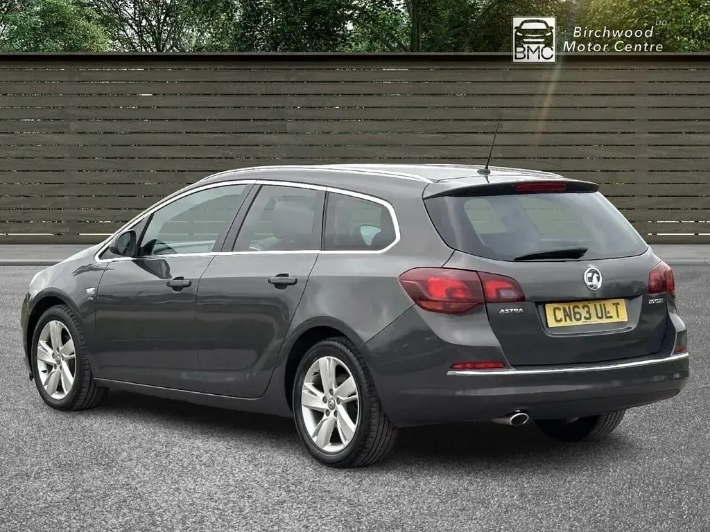 Used Vauxhall Astra SRi 165 HP (121 kW) 2013 Grey Estate