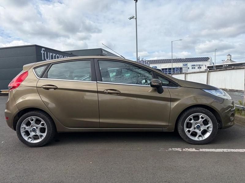 Used Ford Fiesta Zetec 96 HP (70 kW) 2012 Brown Hatchback