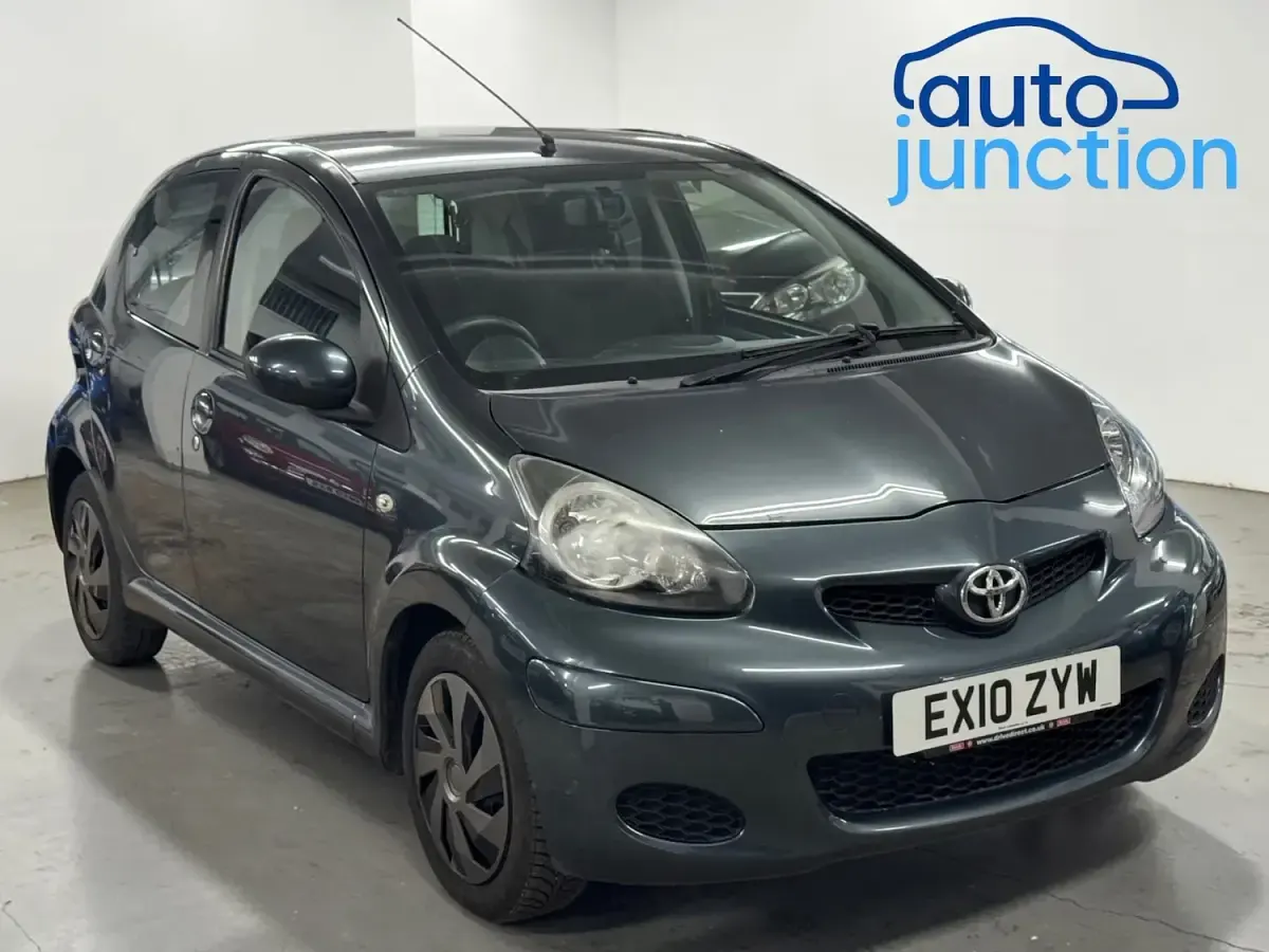 Used Toyota Aygo 67 HP (49 kW) 2010 Grey Hatchback