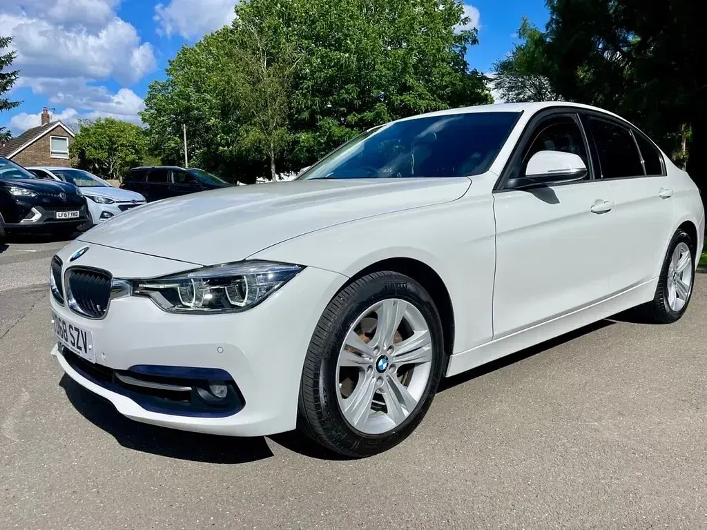Used BMW 318 Sport Line 2018 White Sedan