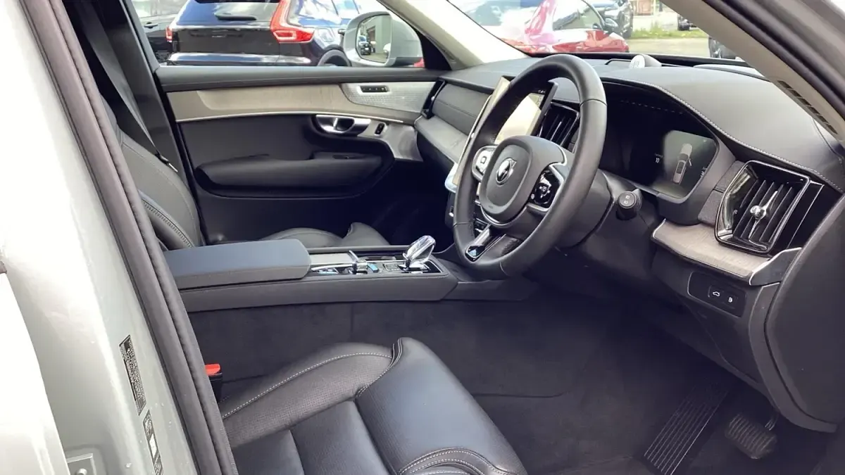 Usado Volvo XC90 Ultra 455 HP (334 kW) 2025 Cinzento SUV