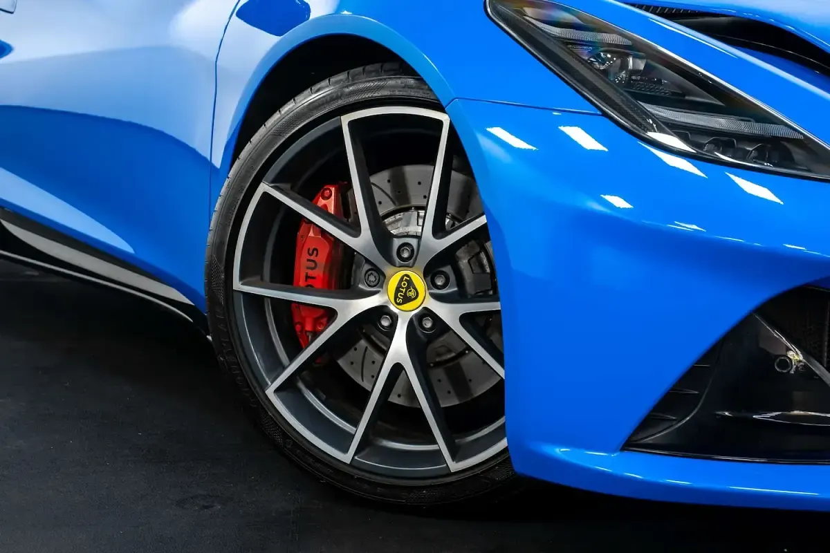 Used Lotus Emira 405 HP (297 kW) 2023 Blue Coupe