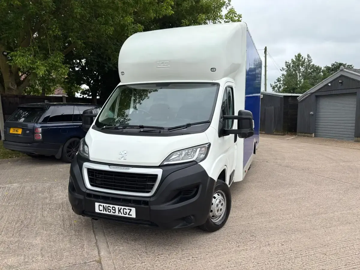 Used Peugeot Boxer Business-Line 160 HP (117 kW) 2019 White Van