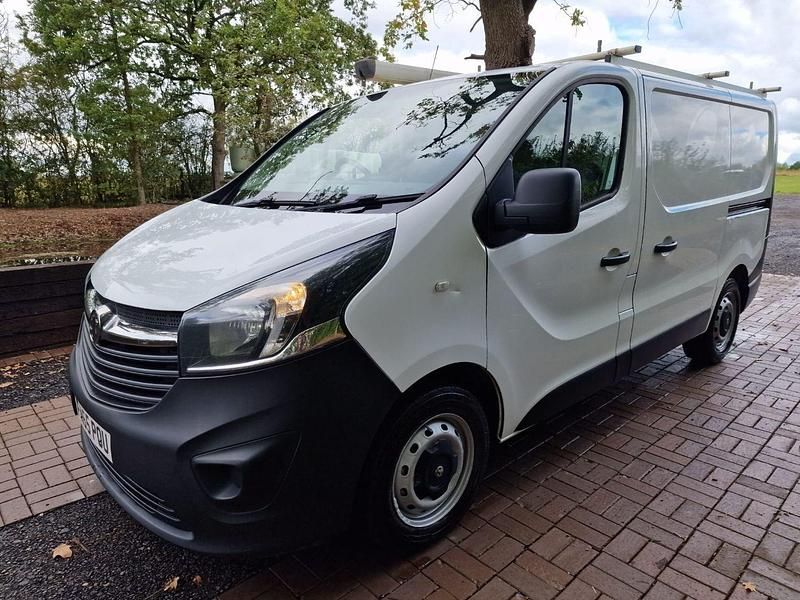 White Used 2015 Vauxhall Vivaro Van | £4,495 (Good price) - Image 1/4