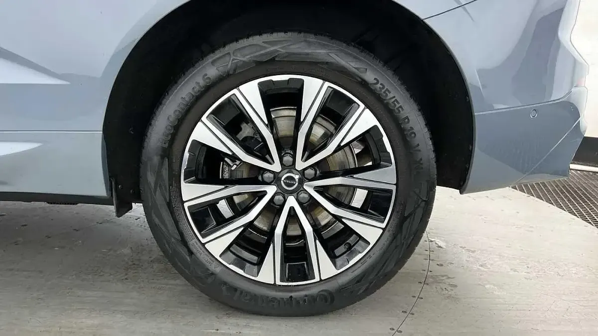 Used Volvo XC60 Plus 194 HP (142 kW) 2023 Grey SUV