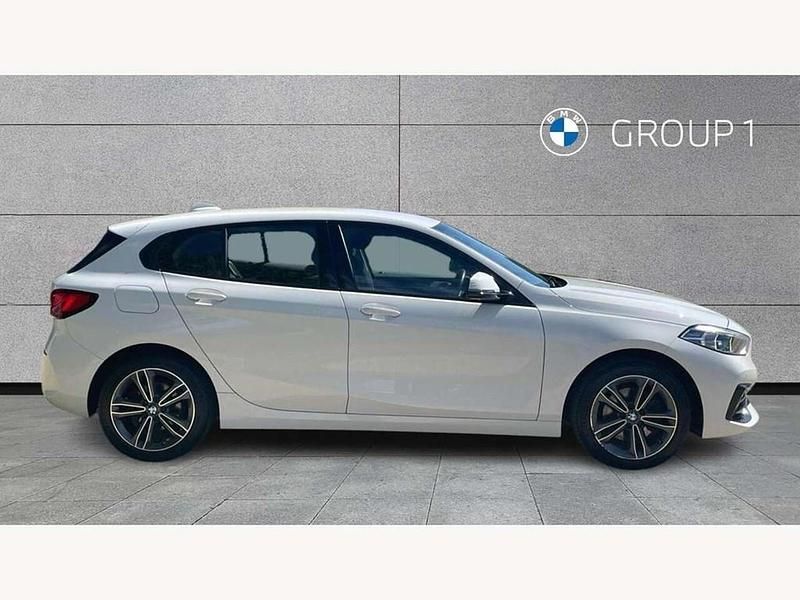 Begagnad BMW 118 Sport Line 2023 Halvkombi