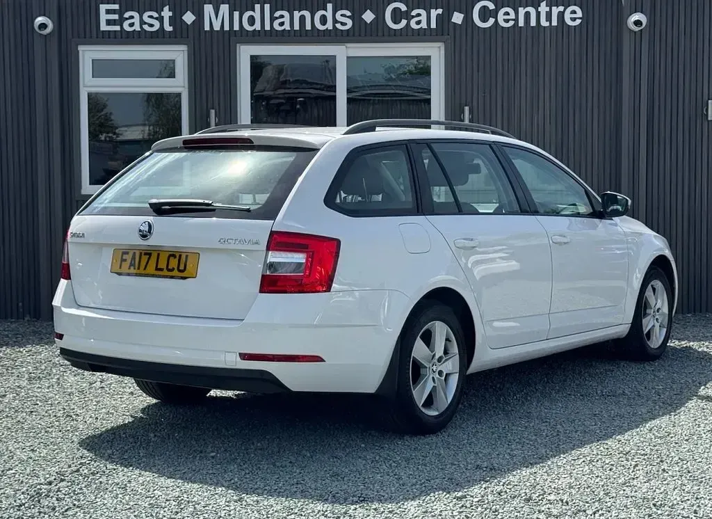 Used Skoda Octavia SE 115 HP (84 kW) 2017 White Estate