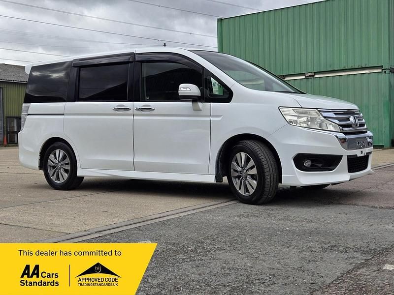 White Used 2013 Honda Stepwgn Van | £8,495 (Fair price) - Image 1/4
