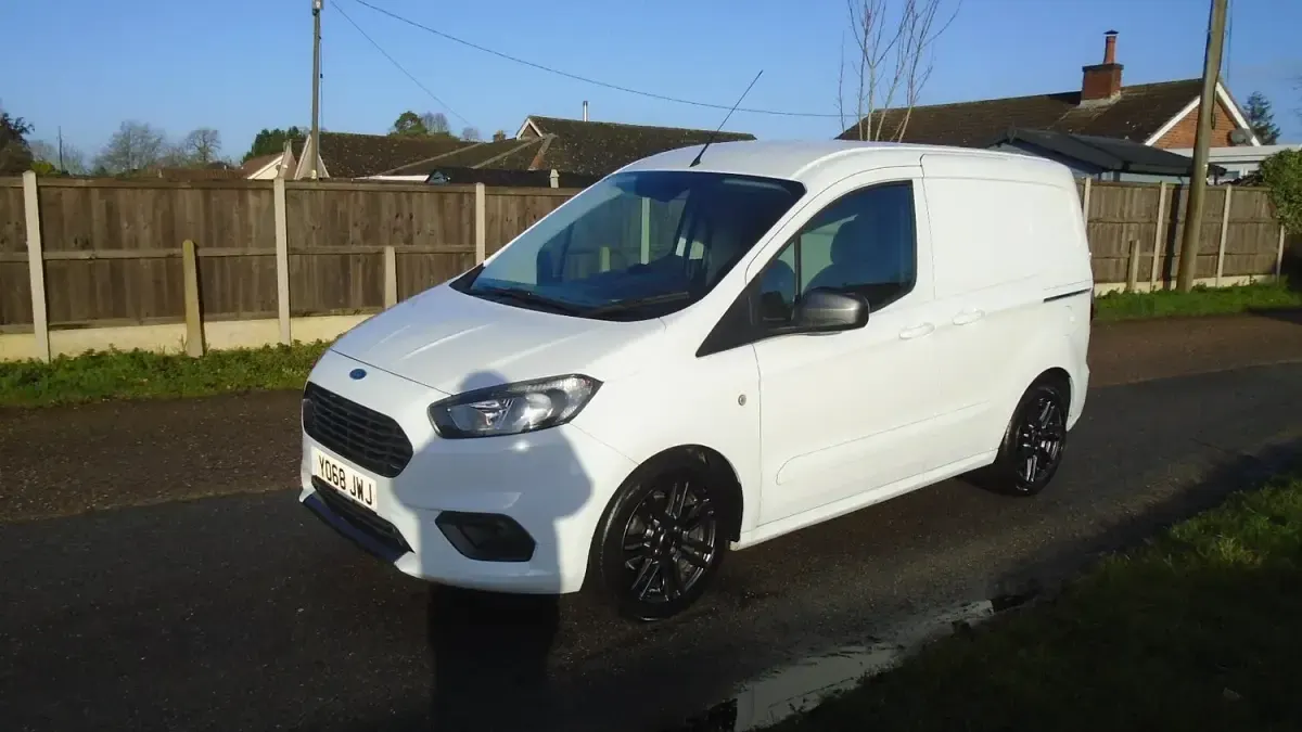 Used Ford Transit Courier Sport 100 HP (73 kW) 2018 White Van