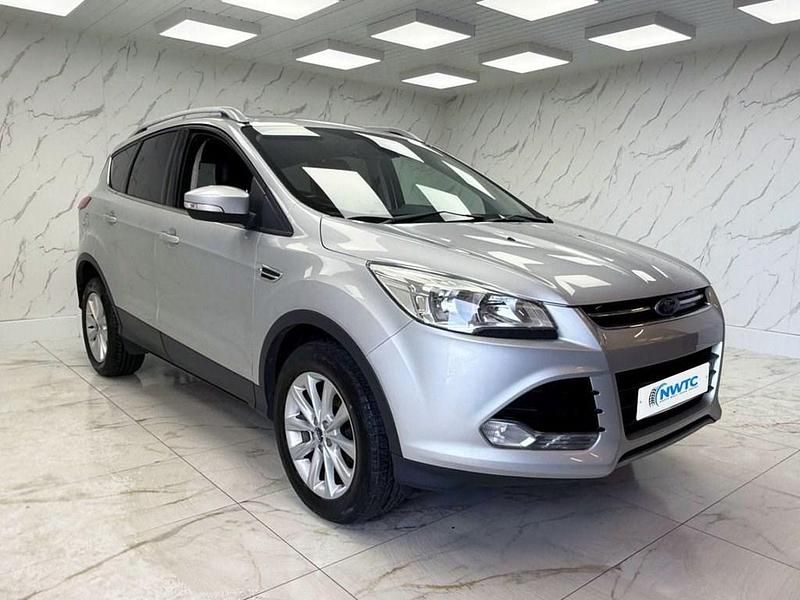 Usado Ford Kuga Titanium 180 CV (132 kW) 2016 Plateado SUV