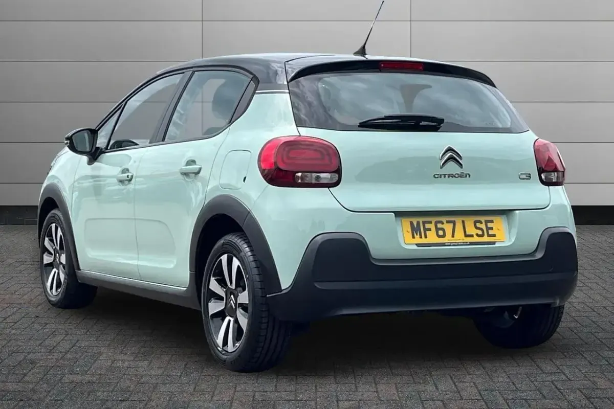 Used Citroën C3 Feel 68 HP (50 kW) 2017 Almond green Hatchback