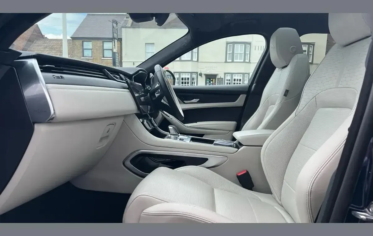 Used Jaguar F-Pace R-Dynamic 204 HP (150 kW) 2024 Blue SUV