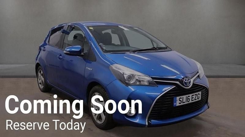 Used Toyota Yaris Hybrid 101 HP (74 kW) 2016 Blue Hatchback