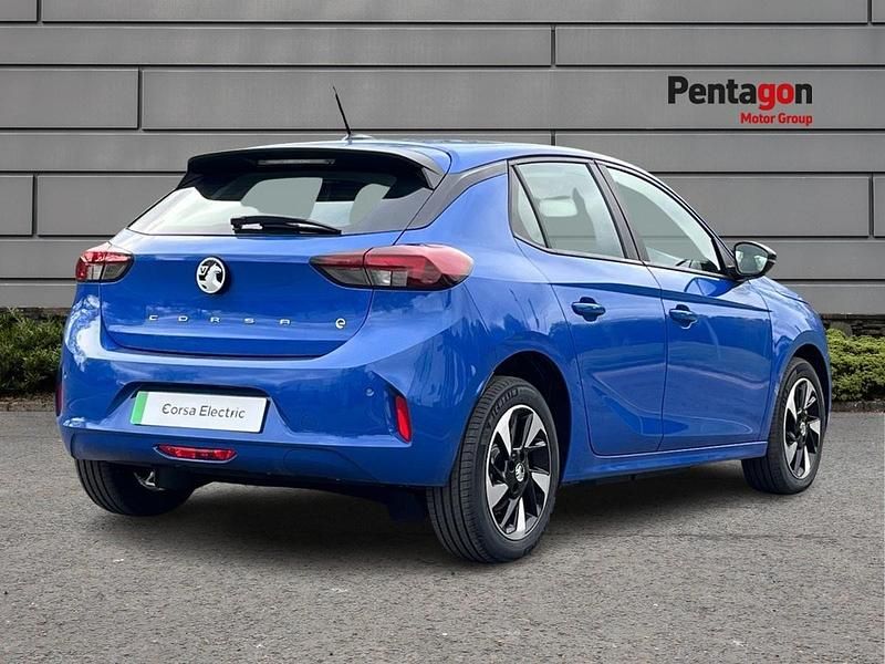 Second-hand Vauxhall Corsa-e Design Edition 100 kW (136 CP) 2024 Albastru Hatchback