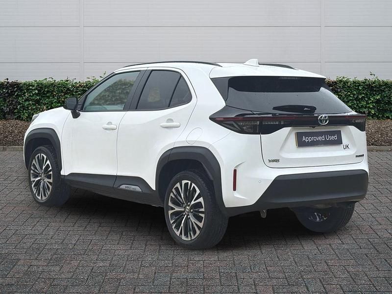 Used Toyota Yaris Hybrid 2023 White Hatchback