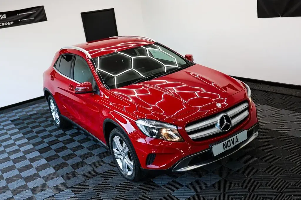 Used Mercedes GLA200 Executive 156 HP (114 kW) 2017 Red SUV