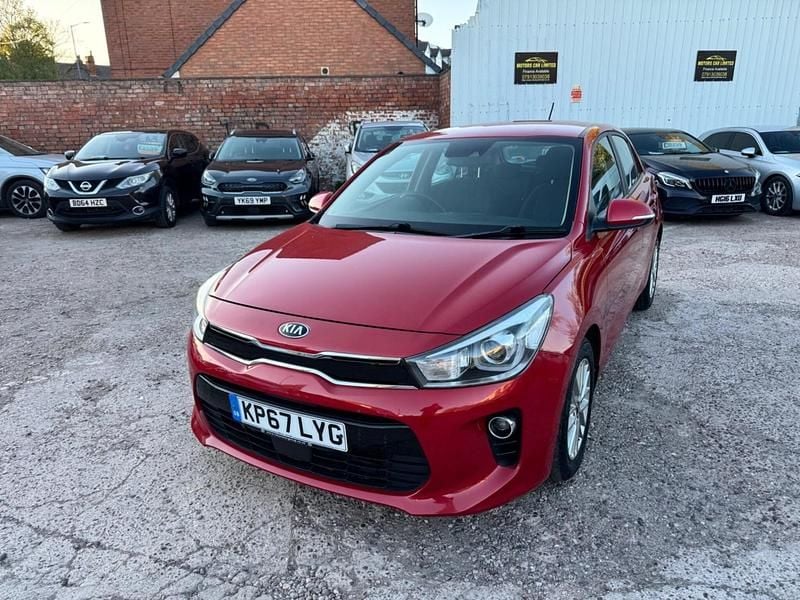 Begagnad Kia Rio 2017 Röd Halvkombi