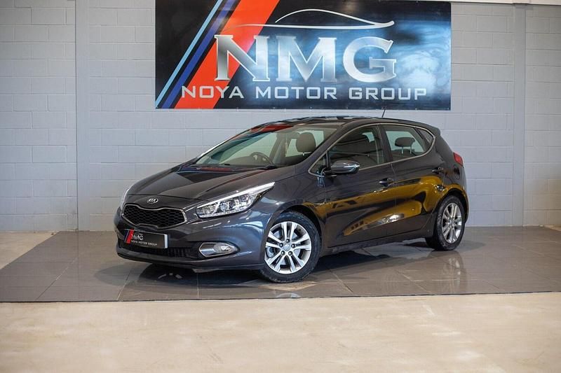 Silver Used 2014 Kia Ceed Hatchback | £3,599 (Good price) - Image 1/4