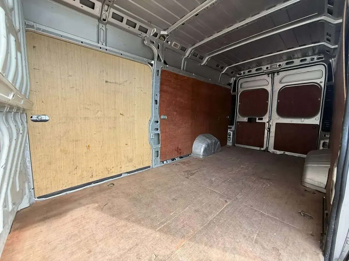 Used Peugeot Boxer 140 HP (102 kW) 2022 Silver Van