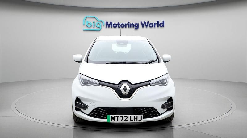 Used Renault Zoe Version S 100 kW (136 HP) 2022 White Hatchback