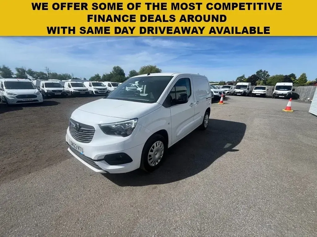 Used Vauxhall Combo S 100 HP (73 kW) 2023 White MPV