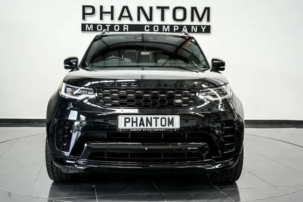 Usado Land Rover Discovery 5 SE Dynamic 300 HP (220 kW) 2022 Preto SUV