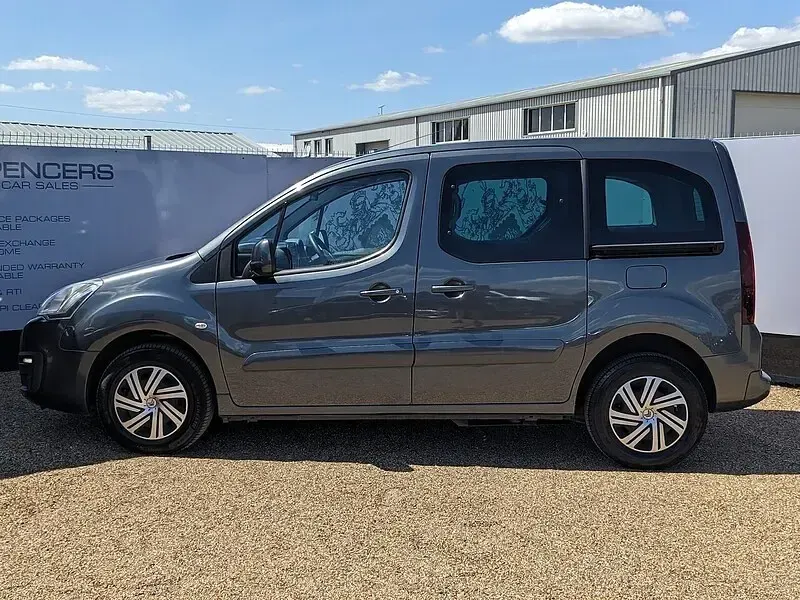 Used Citroën Berlingo Feel 100 HP (73 kW) 2017 Grey MPV