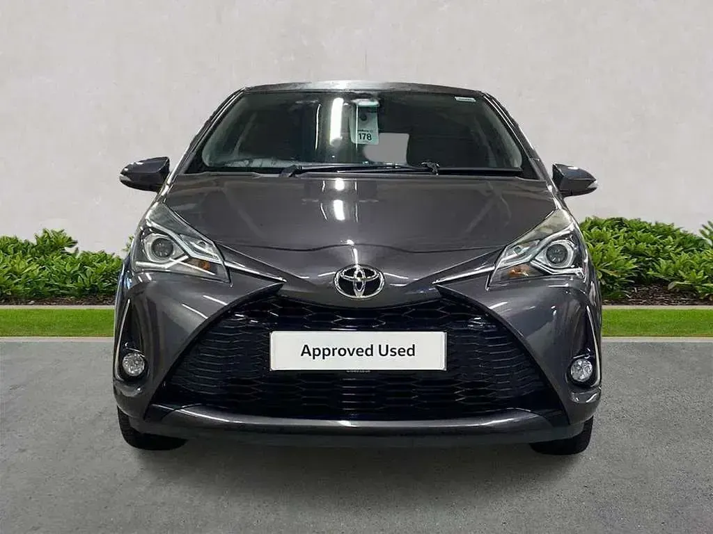 Used Toyota Yaris Design 111 HP (81 kW) 2017 Grey Hatchback