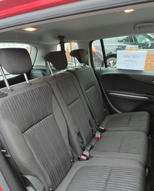 Used Vauxhall Zafira Design Edition 140 HP (102 kW) 2017 Red MPV