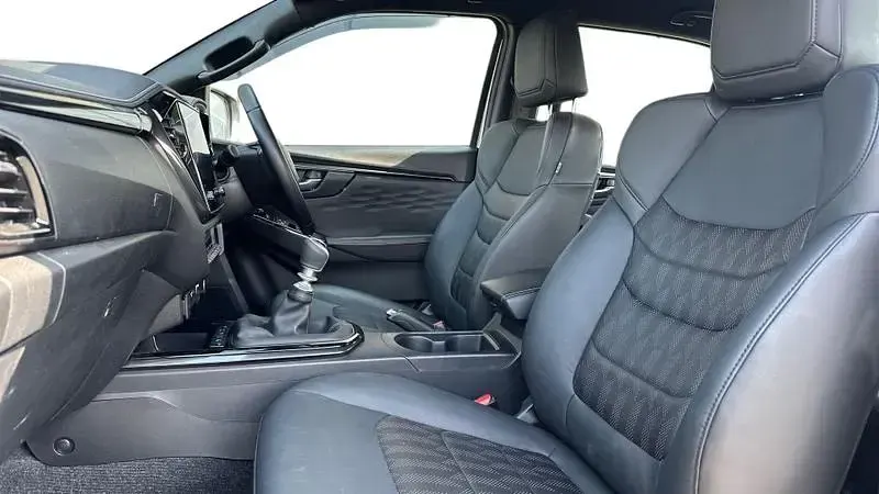 Used Isuzu D-Max 2025 Silver Pickup