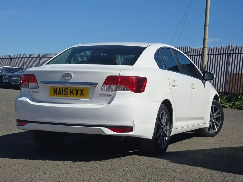Used Toyota Avensis Business Edition 126 HP (92 kW) 2015 White Sedan