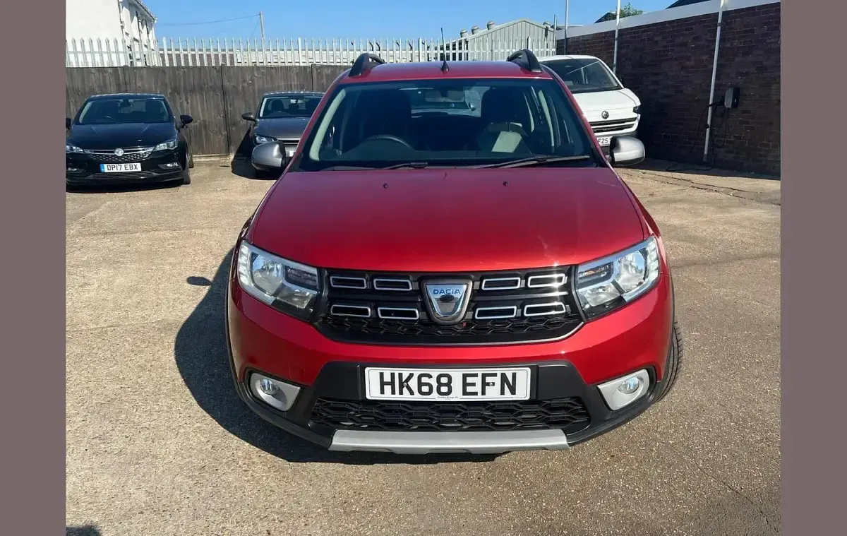 Used Dacia Sandero Essentiel 90 HP (66 kW) 2019 Red Hatchback