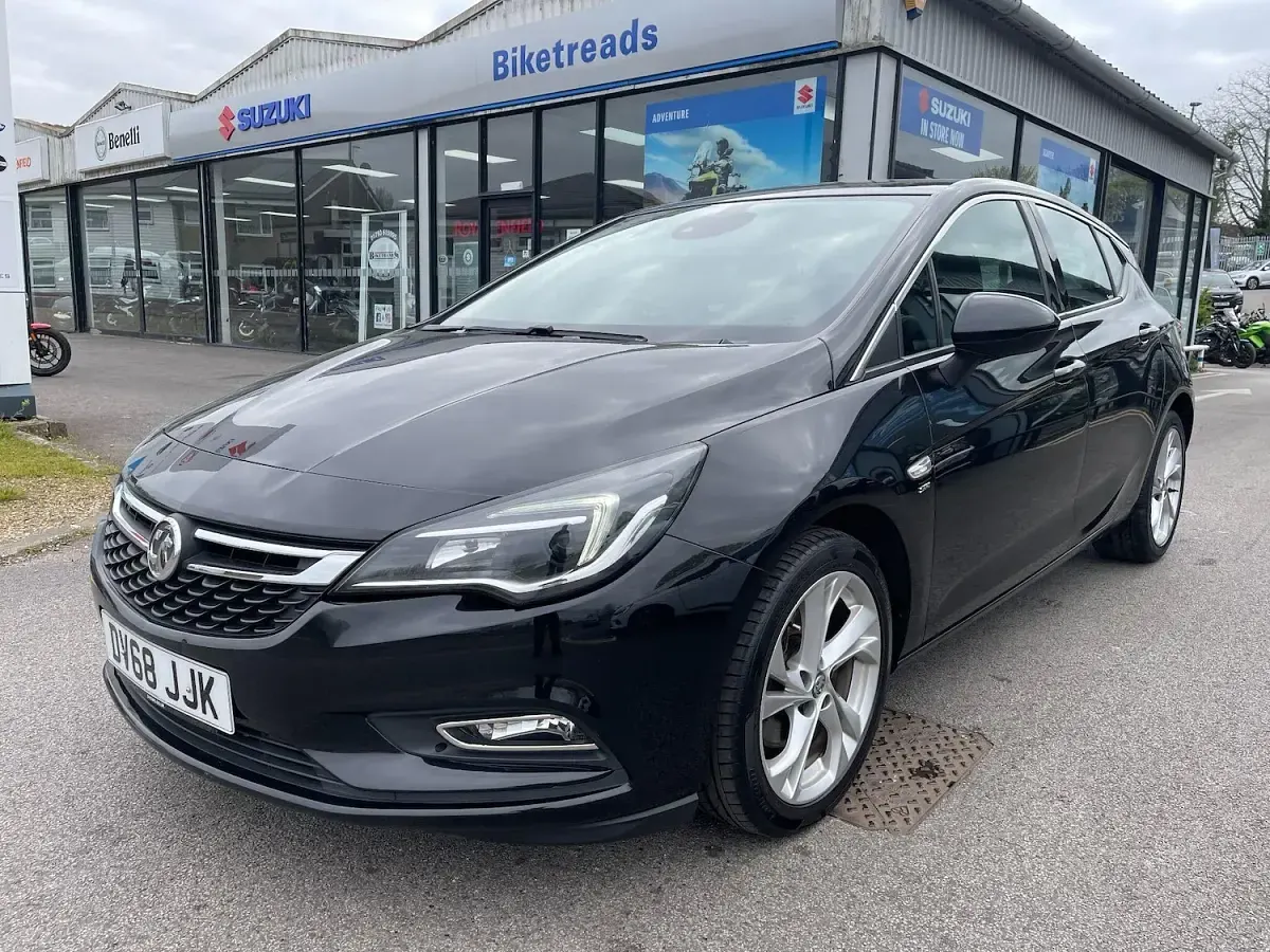 Used Vauxhall Astra SRi 200 HP (147 kW) 2018 Black Hatchback
