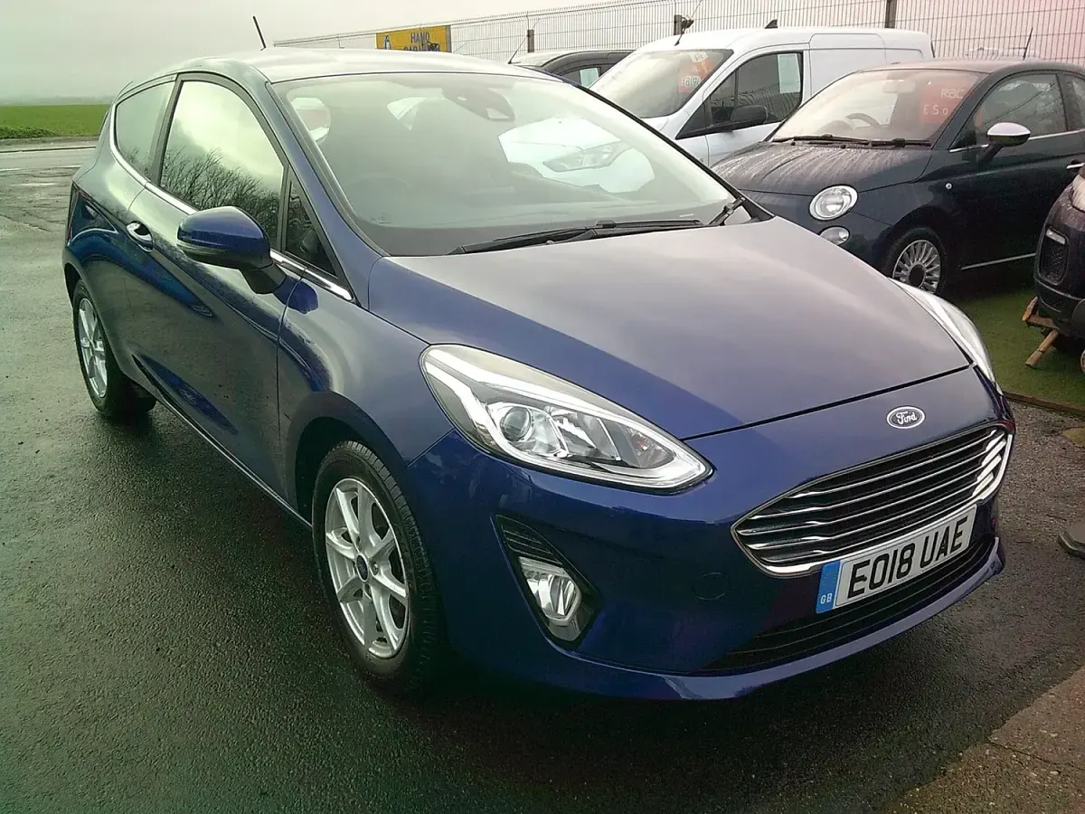Used Ford Fiesta Zetec 100 HP (73 kW) 2018 Blue Hatchback