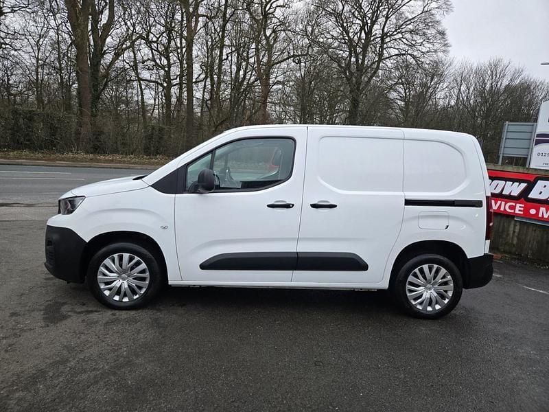 Used Peugeot Partner 2021 White MPV