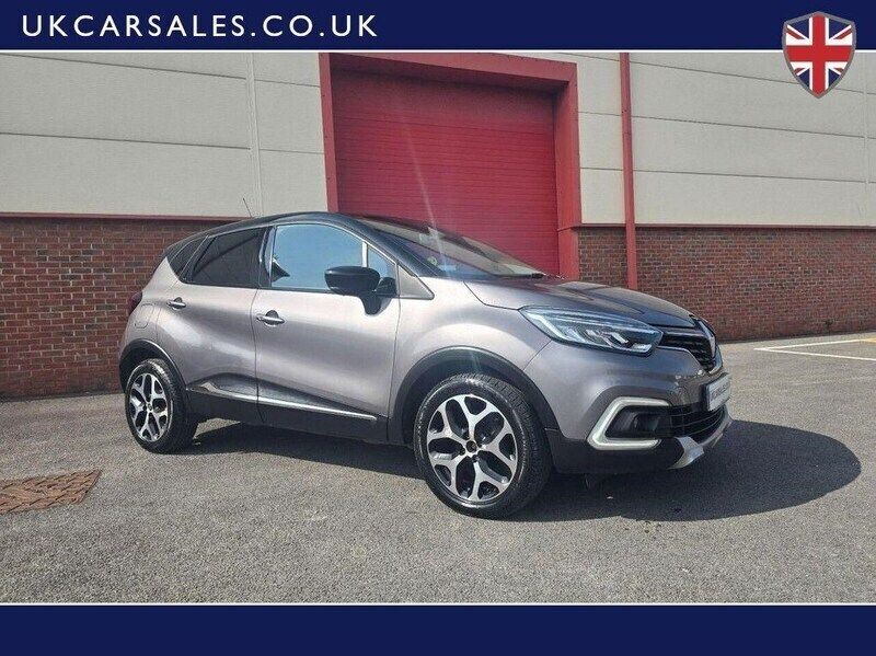 Grey Used 2017 Renault Captur Dynamique SUV | £8,299 (Fair price) - Image 1/4