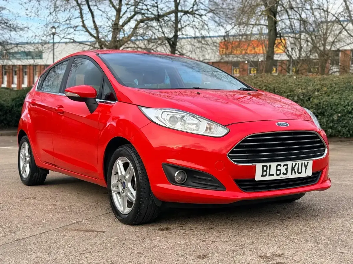 Used Ford Fiesta Zetec 82 HP (60 kW) 2014 Red Hatchback