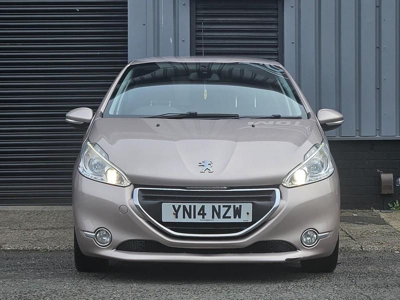 Used Peugeot 208 Allure 92 HP (67 kW) 2014 Pink Hatchback