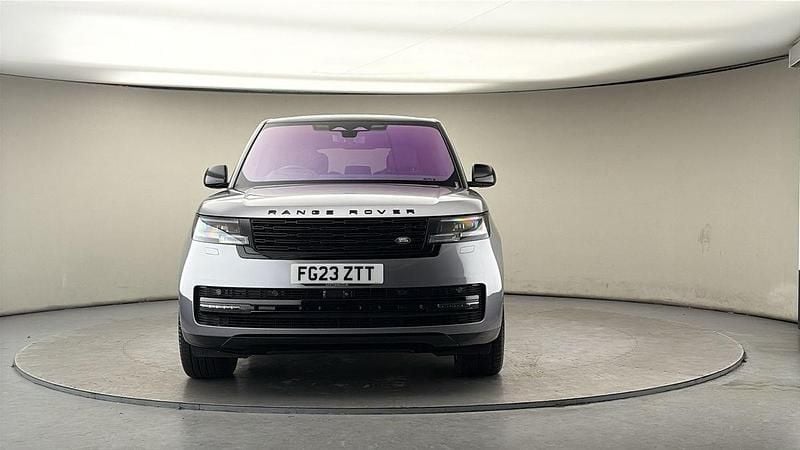 Used Land Rover Range Rover Autobiography 530 HP (389 kW) 2023 Eiger grey SUV