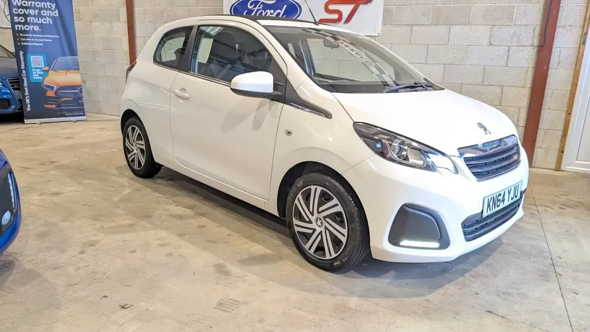 Used Peugeot 108 Active 68 HP (50 kW) 2014 White Hatchback