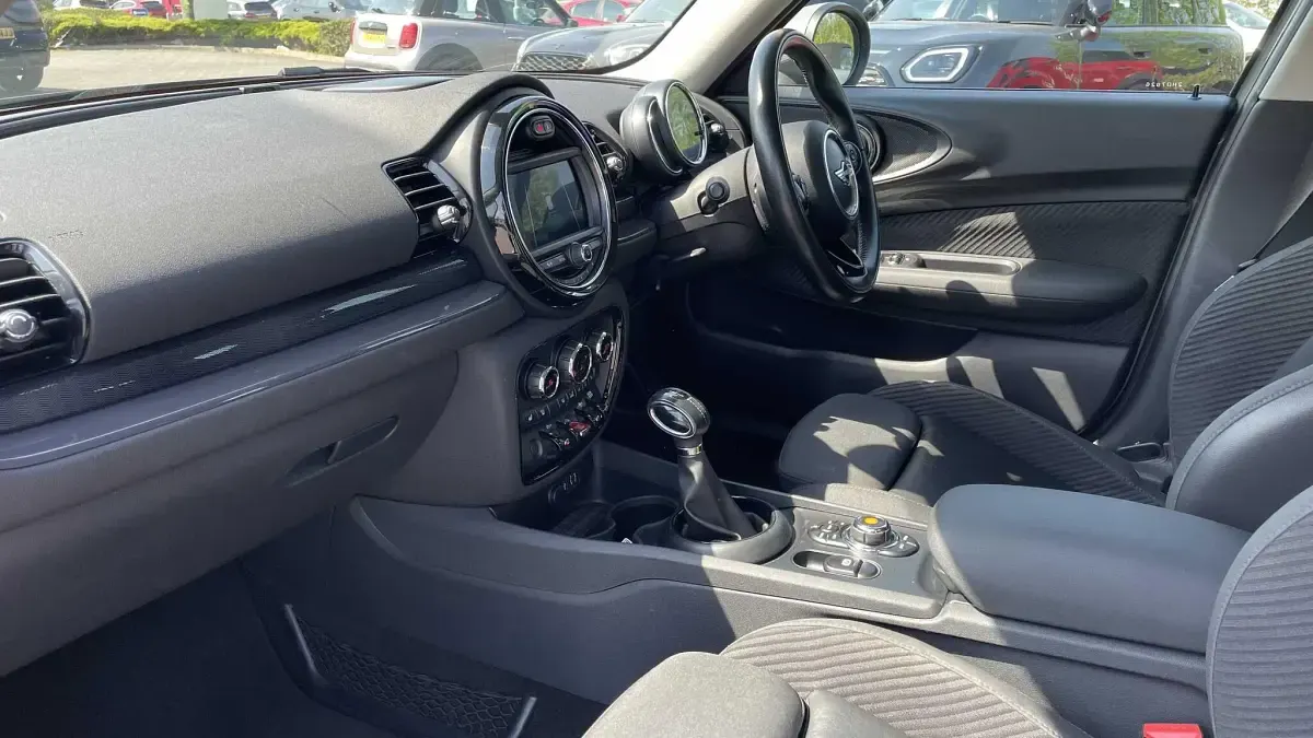 Usado Mini Cooper Clubman 134 CV (98 kW) 2018 Gris Familiar