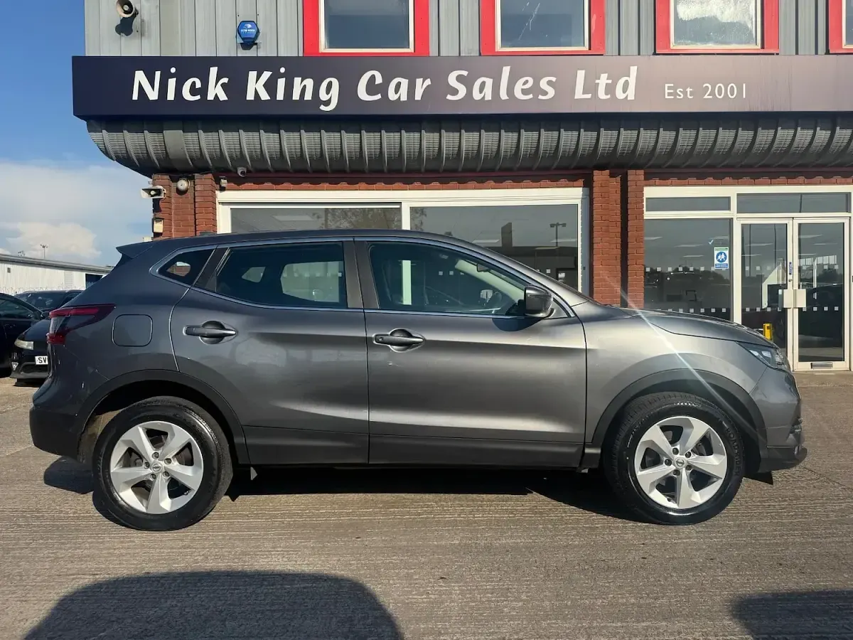 Usado Nissan Qashqai Acenta Premium 140 CV (102 kW) 2019 Gris SUV